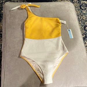 CUUPSHE NWT‎ ONE-PIECE
